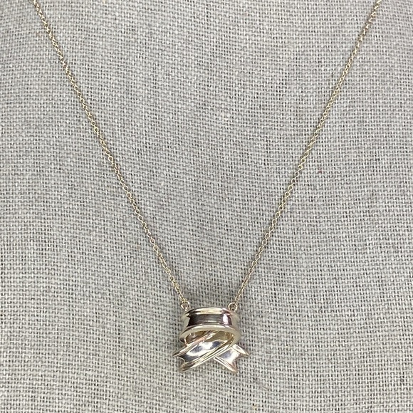 Tiffany&Co. Bow Pendant Necklace in Sterling Silver (16in) - Picture 2 of 6